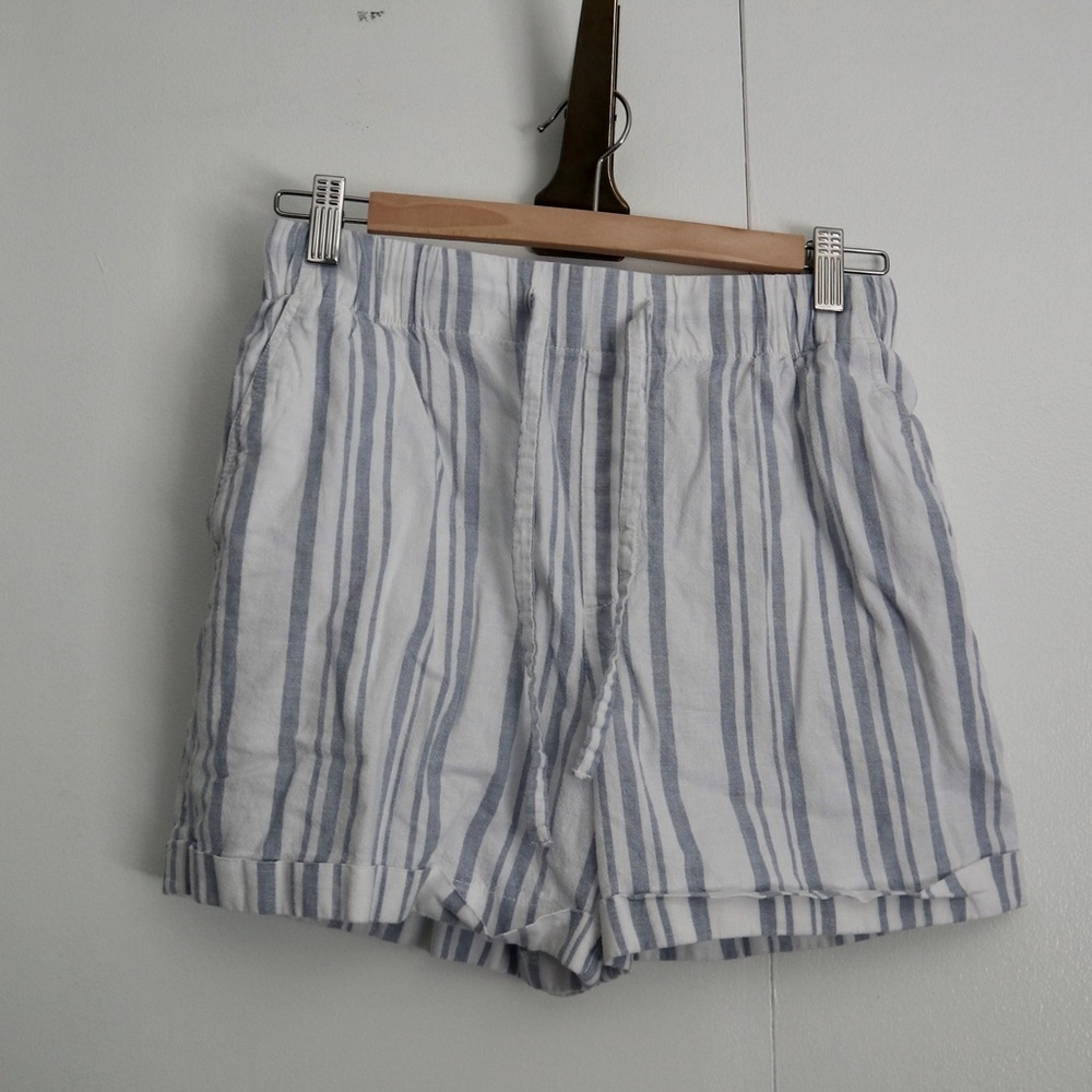 Uniqlo striped cotton-linen shorts
